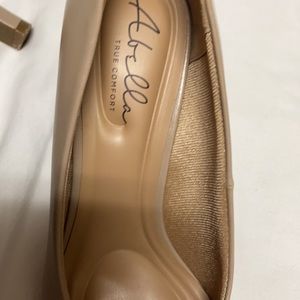 Abella confort heels